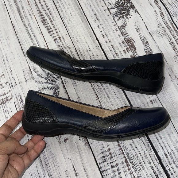 Life Stride soft system Navy flats Sz. 7.5W - Picture 3 of 11
